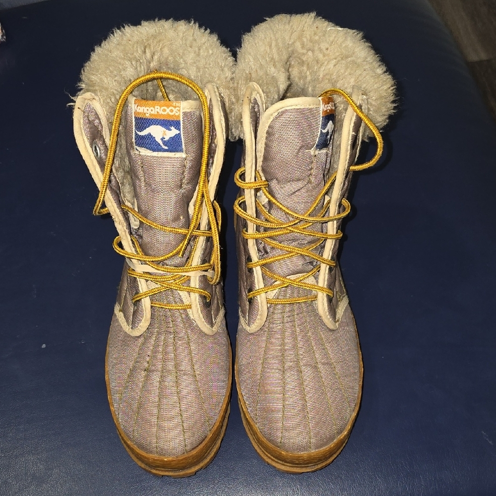 kangaROOS Women's‎ Gray and Tan Winter Boots